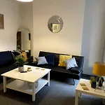 Whole House - Fast Wifi & Free Parking - Contractor Friendly By Irwell Stays